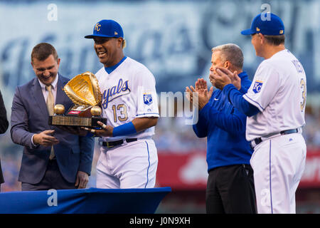 Kansas City, MO, USA. 14th Apr, 2017. Salvador Perez #13 of the Kansas City Royals accepts the Golden Glove award before the game against the Los Angeles Angels at Kauffman Stadium in Kansas City, MO. Kyle Rivas/CSM/Alamy Live News Stock Photo