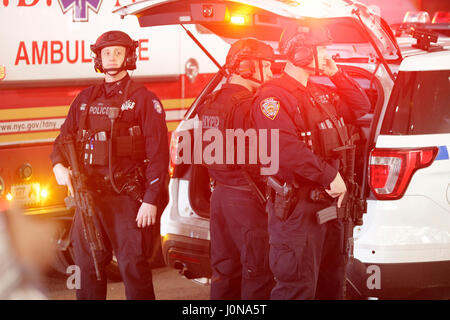 SWAT officers Stock Photo: 88397214 - Alamy