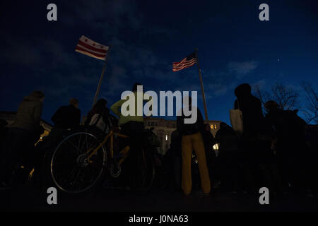 Washington, District Of Columbia, USA. 26th Jan, 2017. The crowd at a protest against President DONALD TRUMP's travel ban at the Ronald Reagan Building in Washington, DC on January 26th, 2017. Credit: Alex Edelman/ZUMA Wire/Alamy Live News Stock Photo