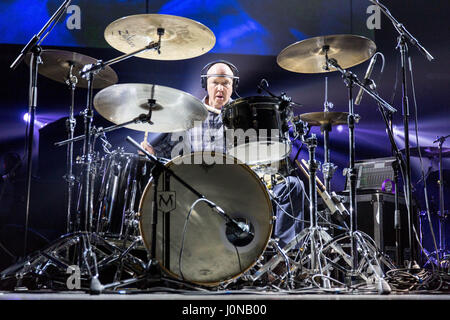Atlanta, Georgia, USA. 14th Apr, 2017. Drummer JACK IRONS at Philips Arena in Atlanta, Georgia Credit: Daniel DeSlover/ZUMA Wire/Alamy Live News Stock Photo