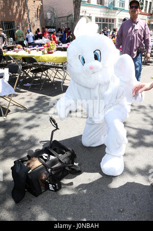 Los Angeles, Ca, USA. 14th Apr, 2017. Atmosphere, At Los Angeles Mission's Easter Celebration For The Homeless At Los Angeles Mission In California on April 14, 2017. Credit: Fs/Media Punch/Alamy Live News Stock Photo