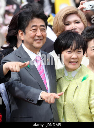 Tokyo, Japan. 15th Apr, 2017. Japanese Prime Minister Shinzo Abe (L) accompanied by his wife Akie (R) smiles as they pose for a group picture during the cherry blossom viewing party at the Shinjuku Gyoen park in Tokyo on Saturday, April 15, 2017. More than ten thousands of invited guests enjoyed the annual garden party hosted by Abe. Credit: Yoshio Tsunoda/AFLO/Alamy Live News Stock Photo