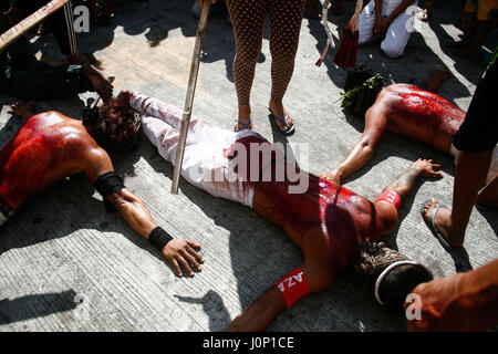 Pampanga, Philippines. 14th Apr, 2017. Hundreds of penitents walked under the midday sun in San Fernando, Pampanga, during the annual Good Friday Maleldo festival as they sacrifice their body for their faith. Flagellation and crucifixion has been discouraged by the Catholic church but devotees have continued the tradition for decades. Credit: J Gerard Seguia/Pacific Press/Alamy Live News Stock Photo