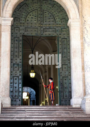 Swiss soldiers of the Swiss Guard at St. Peter's Basilica, Vatican, Rome, Lazio region, Italy, Europe Stock Photo