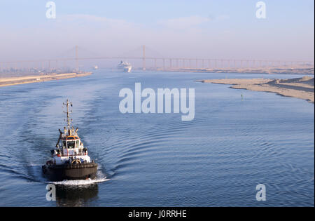 Ismailia, Egypt. 10th Nov, 2016. A pilot ship drives down the Suez Canal near Ismailia, Egypt, 10 November 2016. In the background a cruise ship his passing the four kilometre long and 150 metre high Suez Canal bridge. The shipping canal is being currently enlarged. Photo: Soeren Stache/dpa-Zentralbild/ZB/dpa/Alamy Live News Stock Photo