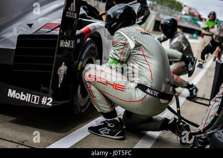 Towcester, Northamptonshire, UK. 16th Apr, 2017. FIA WEC racing team Porsche LMP Team during the 6 Hours of Silverstone of the FIA World Endurance Championship Autograph session at Silverstone Circuit Credit: Gergo Toth/Alamy Live News Stock Photo