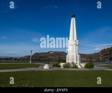 Astronomers Monument at Griffith Observatory with Hollywood sign on background - Los Angeles, California, USA Stock Photo