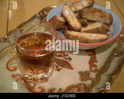 Vin Santo with cantucci cookies, a classic Italian dessert famous in the Tuscany region Stock Photo