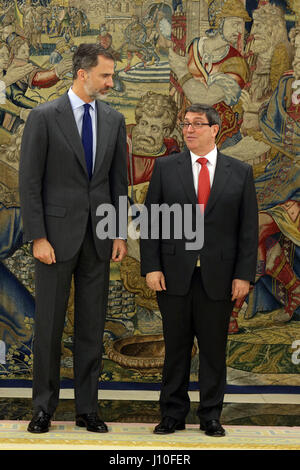 Madrid, Spain. 17th Apr, 2017. King of Spain Felipe VI with Cuban Foreign Minister Bruno Eduardo Rodriguez Parrilla during audience at the Palacio de la Zarzuela in Madrid on Monday 17 April 2017. Credit: Gtres Información más Comuniación on line,S.L./Alamy Live News Stock Photo