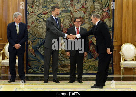 Madrid, Spain. 17th Apr, 2017. King of Spain Felipe VI with Cuban Foreign Minister Bruno Eduardo Rodriguez Parrilla during audience at the Palacio de la Zarzuela in Madrid on Monday 17 April 2017. Credit: Gtres Información más Comuniación on line,S.L./Alamy Live News Stock Photo