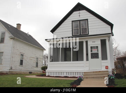 A picture of the house where the american musician Prince grew up in Minneapolis, Minnesota, USA, taken on 13 April 2017. On April 21st, 2016 died the american pop-star at his estate in Chanhassen, Minnesota, of an accidental overdose of the analgesic Fentanyl. Photo: Christina Horsten/dpa Stock Photo