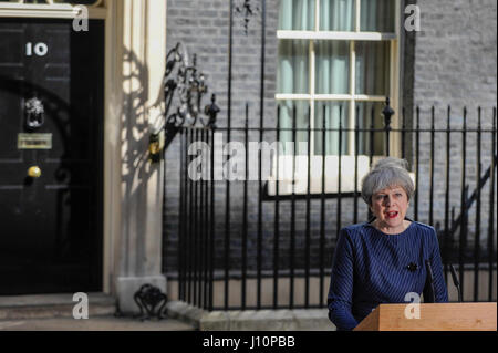 London, UK. 18th Apr, 2017. Theresa May, Prime Minister, gives a speech in Downing Street to announce that a General Election will be called in June. Credit: Stephen Chung/Alamy Live News Stock Photo