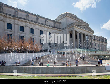 Fountains in front of the Brooklyn Museum Stock Photo