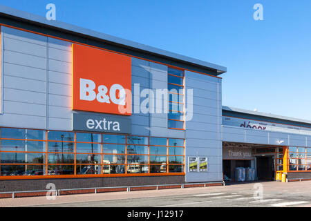 B&Q extra DIY store, Riverside Retail Park, Nottingham, England, UK Stock Photo