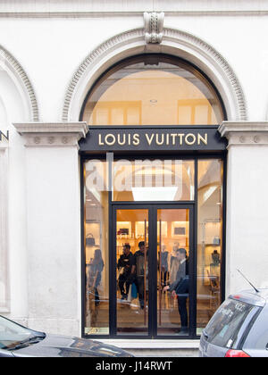 Louis Vuitton in via Montenapoleone, Milan, italy Stock Photo: 25420860 - Alamy