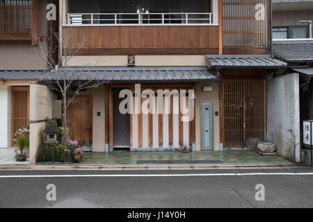 Traditional Japanese house in a Kyoto Stock Photo - Alamy