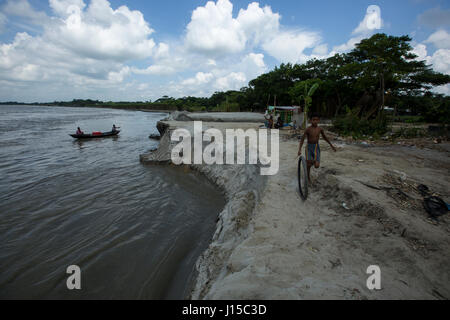 Riverbank damages due to river erosion from the Padma River at Dohar in Dhaka, Bangladesh Stock Photo