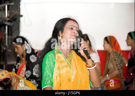 Transgender singing, kinnar akhara, kumbh mela, madhya pradesh, india, asia Stock Photo