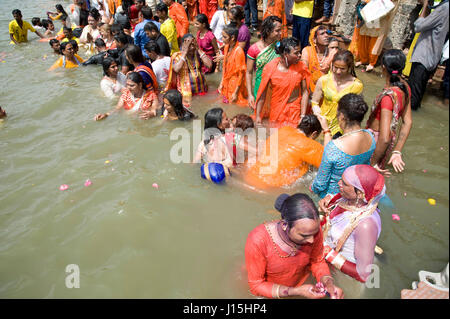 Transgender bathing in kshipra river, madhya pradesh, india, asia Stock Photo