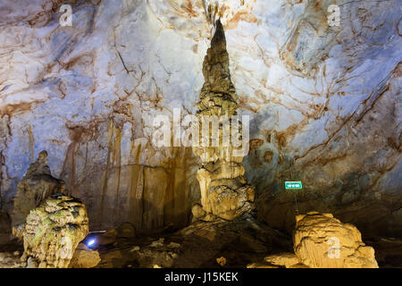 Ke Bang National Park, Phong Nha, Vietnam - march 9 2017: inside Paradise Cave (Thien Duong Cave) Stock Photo