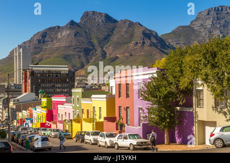 Brightly painted houses in the Bo- Kaap or Malay Quarter area of Cape Town,located on the Slopes of Signal Hill overlooked by Table Mountain Stock Photo
