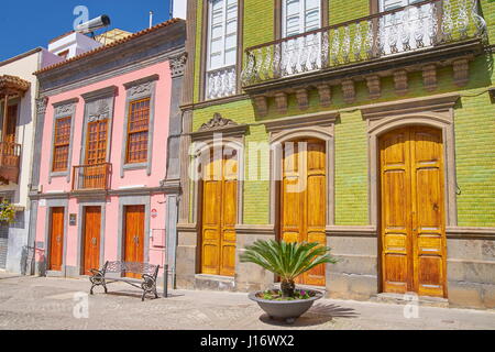 Painted houses on the main street in Teror, Gran Canaria, Spain Stock Photo