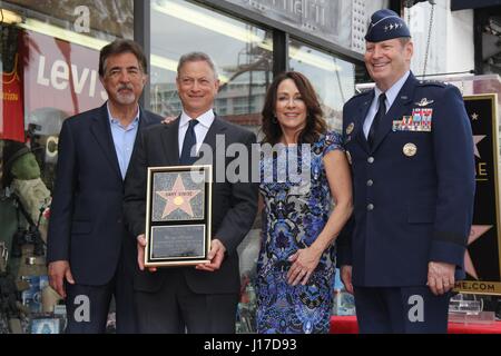 Hollywood, California, USA. 17th Apr, 2017. I15899CHW.Gary Sinise Honored With Star On The Hollywood Walk Of Fame .6664 Hollywood Boulevard in front of The Supply Sergeant, Hollyood, CA.04/17/2017.JOE MANTEGNA, GARY SINISE, PATRICIA HEATON AND UNITED CaliforniaS AIR FORCE (USAF) GENERAL ROBIN RAND . © Clinton H.Wallace/Photomundo International/ Photos Inc Credit: Clinton Wallace/Globe Photos/ZUMA Wire/Alamy Live News Stock Photo