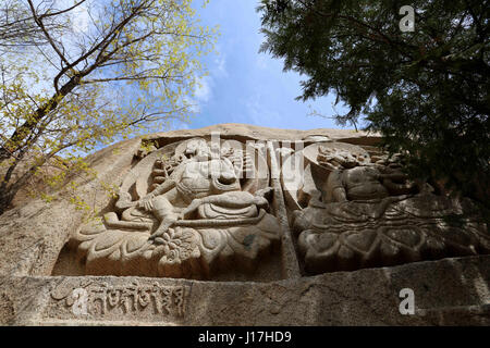 Fuxin, China. 18th Apr, 2017. Buddhist cliff carvings at Haitang Mountain in Fuxin, northeast China's Liaoning Province, April 18th, 2017. More than 260 carvings of Buddha can be seen at the Haitang Mountain. Credit: SIPA Asia/ZUMA Wire/Alamy Live News Stock Photo