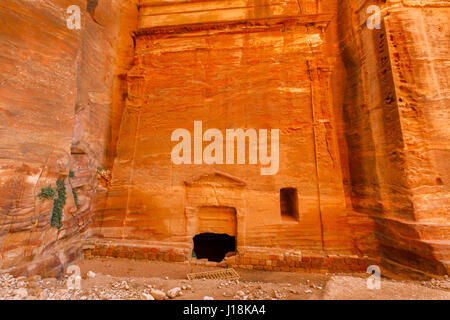 Views of the Lost City of Petra in the Jordanian desert Stock Photo - Alamy