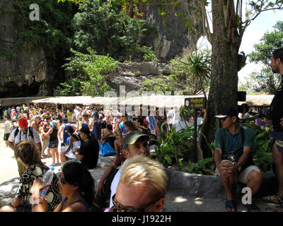 Souvenirs shop in James Bond Island 007 (Koh Tapu) Phang Nga Bay Thailand. Khao Phing Kan. Khao Phing Kan consists of two forest-covered islands with  Stock Photo