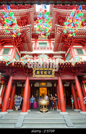 SINGAPORE, JAN 20 2017: The Chinese Buddhist temple Buddha Tooth Relic Temple located in the Chinatown district of Singapore. Stock Photo