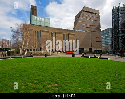 New extension to Tate Modern by archutects Herzog & de Meuron also refered to as Switch House Stock Photo