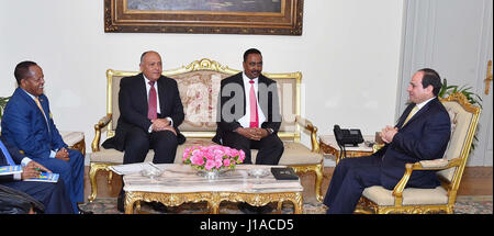 Cairo, Egypt. 19th Apr, 2017. Egyptian President Abdel Fattah al-Sisi meets with Ethiopian Foreign Minister Workneh Gebeyehu, in Cairo, Egypt on April 19, 2017 Credit: Egyptian President Office/APA Images/ZUMA Wire/Alamy Live News Stock Photo