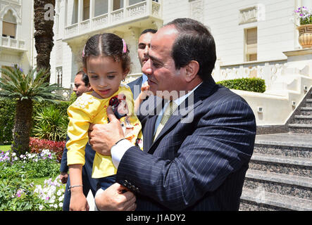 Cairo, Egypt. 19th Apr, 2017. Egyptian President Abdel Fattah al-Sisi, meets with the martyr Ahmed Salah Eddin Malik, in Cairo, Egypt, on April 19, 2017 Credit: Egyptian President Office/APA Images/ZUMA Wire/Alamy Live News Stock Photo