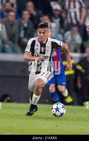 Bandiera della Juventus Football Club su un palo Foto stock - Alamy