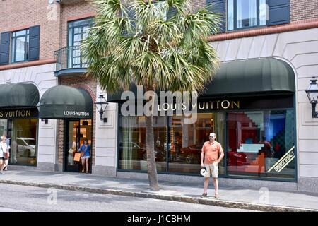Louis vuitton store front hi-res stock photography and images - Alamy
