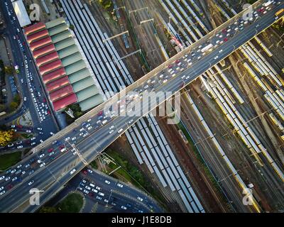 Johannesburg. 20th Apr, 2017. Photo taken on April 20, 2017 shows an aerial view of Johannesburg Town, South Africa. The City of Johannesburg Local Municipality, situated in the northeastern part of South Africa with a population of around 4 million, is the largest city and economic center of South Africa. Credit: Zhai Jianlan/Xinhua/Alamy Live News Stock Photo