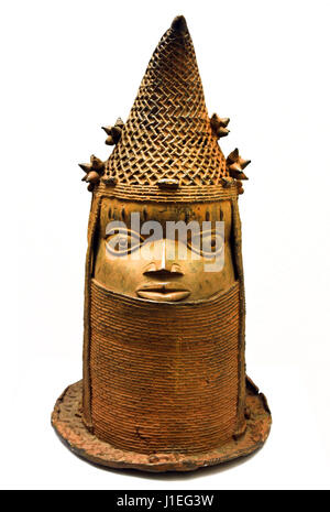 Memorial, head ,16th century,17th century ,AD, from, Benin, Nigeria, Africa, African,  Commemorative head of a queen mother 18th century AD from Benin, Nigeria Africa African (bronze) Stock Photo