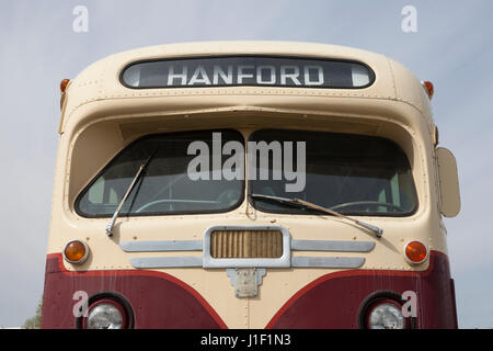 Richland, Washington: Vintage GM 'old-look' Transit Bus parked at the Reach Museum. Also known as the Hanford Reach Interpretive Center, the museum is Stock Photo