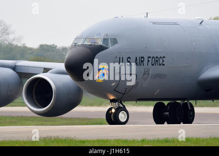 United States Air Force Boeing KC-135 Stratotanker tanker aircraft of 100th Air Refuelling Wing at RAF Mildenhall, Suffolk, UK Stock Photo