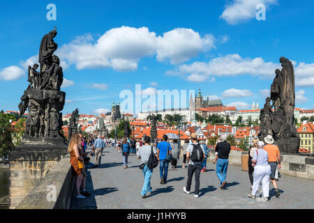 Prague. The Charles Bridge over the Vltava river looking towards Prague Castle and the spires of St Vitus Cathedral, Prague, Czech Republic Stock Photo