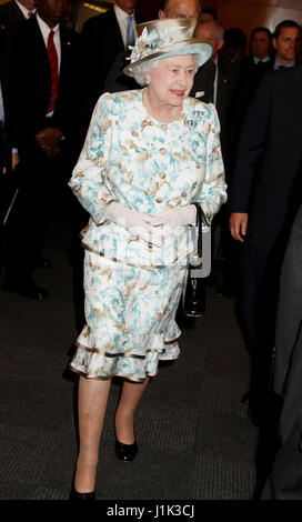 File Photo. 21st Apr, 2017. Britain's QUEEN ELIZABETH, the world's oldest and longest-reigning monarch, celebrates her 91st birthday. Pictured: July 06, 2010 - New York, New York, U.S. - QUEEN ELIZABETH ll arrives to at the United Nations. (Credit Image: © Nancy Kaszerman/ZUMApress.com) Stock Photo