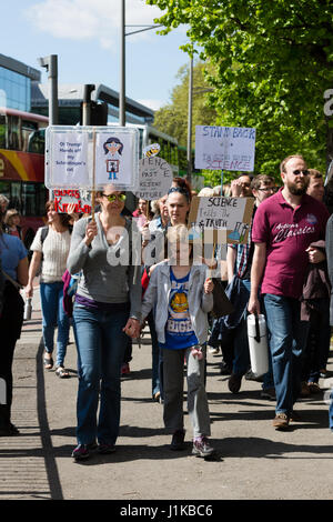 Bristol, UK. 22nd Apr, 2017. Hundreds of scientists and supporters from across the region join Bristol's March for Science Credit: Rob Hawkins/Alamy Live News Stock Photo