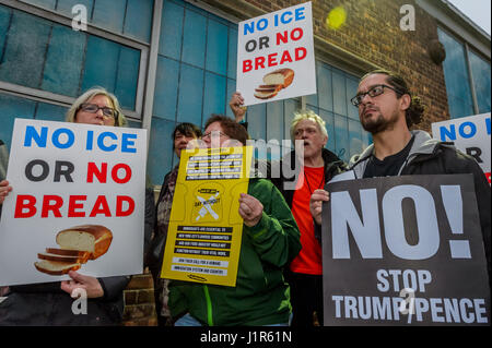 New York, New York, USA. 21st Apr, 2017. The workers at Tom Cat Bakery in Queens, are calling for the community to show support for immigrant workers by joining a Day Without Bread and rally in front of the Tom Cat Bakery factory on April 21, 2017. Over two dozen hardworking New Yorkers at Tom Cat Bakery could lose their jobs on April 21st because of the Trump administration's clampdown on immigrants in our city. These workers, who have baked bread at the Queens factory for as many as 16 years, are deeply rooted in New York City, with children in school. (Photo by Erik McGregor/Pacific Press)  Stock Photo