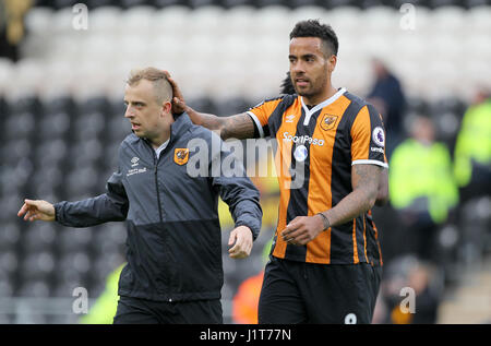 Hull City's Kamil Grosicki (left) and Tom Huddlestone (right) after the final whistle during the Premier League match at the KCOM Stadium, Hull. PRESS ASSOCIATION Photo. Picture date: Saturday April 22, 2017. See PA story SOCCER Hull. Photo credit should read: Richard Sellers/PA Wire. RESTRICTIONS: EDITORIAL USE ONLY No use with unauthorised audio, video, data, fixture lists, club/league logos or 'live' services. Online in-match use limited to 75 images, no video emulation. No use in betting, games or single club/league/player publications. Stock Photo