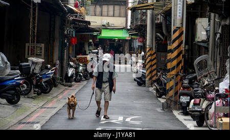 Taipei, Taiwan - Apr, 21 2017: Monga, this name Wanhua, the birthplace of Taipei City, the oldest city street in the shade hat kitchen site Daxi mouth Stock Photo