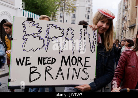 Paris, France. 22nd April, 2017. Demonstration of several thousand people who parade Saturday April 22 in Paris 'for the sciences'. Credit: Bernard Menigault/Alamy Live News Stock Photo