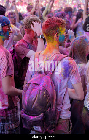 London, Ontario, Canada, 22nd Apr, 2017. A crowd of revellers get together at Victoria Park for the Holi Spring Festival, also known as Rangwali Holi, Dhuleti, Dhulandi, Phagwah, or simply as Festival of Colours, an Hindu festival to celebrate the arrival of Spring in London, Ontario, Canada. Credit: Rubens Alarcon/Alamy Live News. Stock Photo