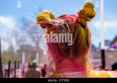 London, Ontario, Canada, 22nd Apr, 2017. People get together at Victoria Park for the Holi Spring Festival, also known as Rangwali Holi, Dhuleti, Dhulandi, Phagwah, or simply as Festival of Colours, an Hindu festival to celebrate the arrival of Spring in London, Ontario, Canada. Credit: Rubens Alarcon/Alamy Live News. Stock Photo