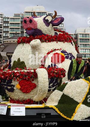Noordwijk, Netherlands. 22nd Apr, 2017. A float is seen during the Bulbflower Parade 2017 in Noordwijk, the Netherlands, on April 22, 2017. Credit: Gong Bing/Xinhua/Alamy Live News Stock Photo